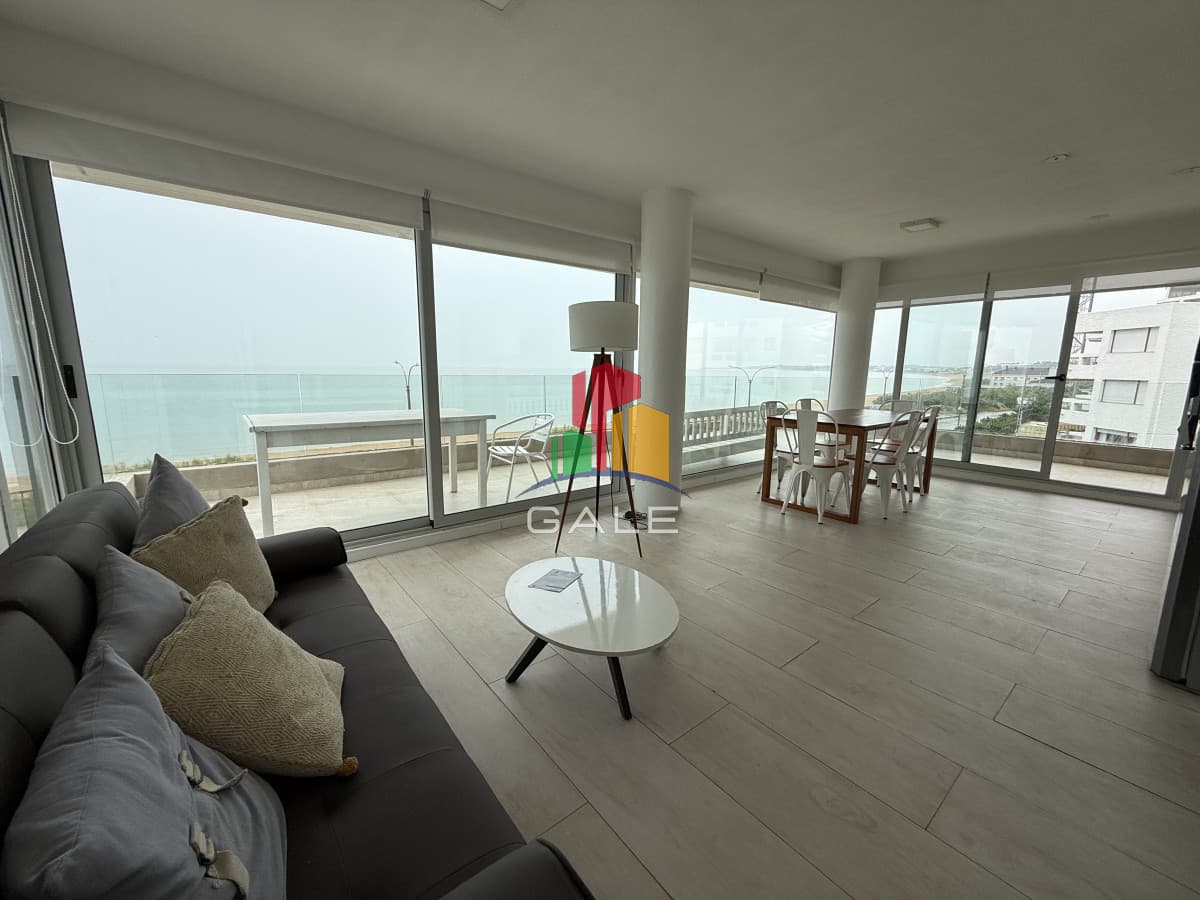 Gale Propiedades & Escribanía Apartamento ID.3438 - Venta y alquiler anual o invernal de apartamento 2 dormitorios frente al mar en playa mansa