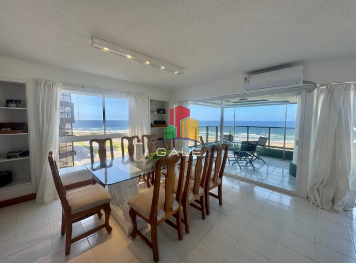 Gale Propiedades & Escribanía Apartamento ID.2942 - Venta Edificio Martinique 3 dormitorios en suite y servicio frente al mar