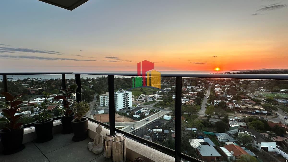 Hermoso Y Amplio Apartamento en Punta Del Este  -