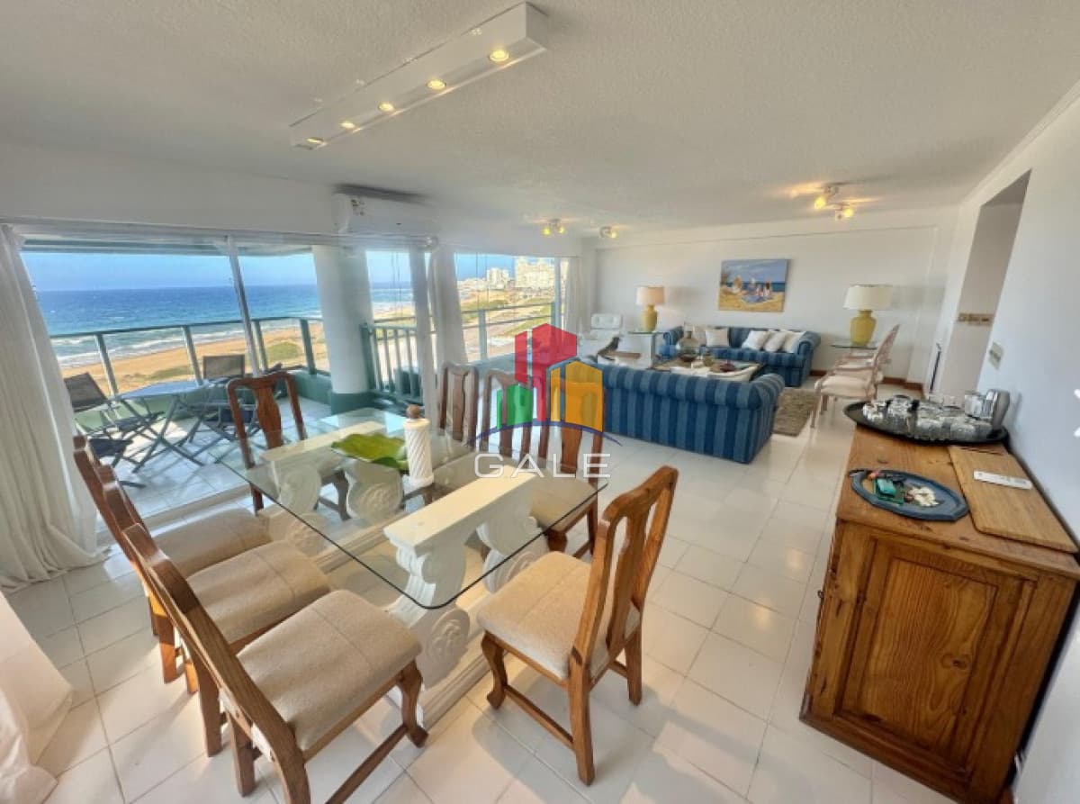 Gale Propiedades & Escribanía Apartamento ID.2942 - Venta Edificio Martinique 3 dormitorios en suite y servicio frente al mar