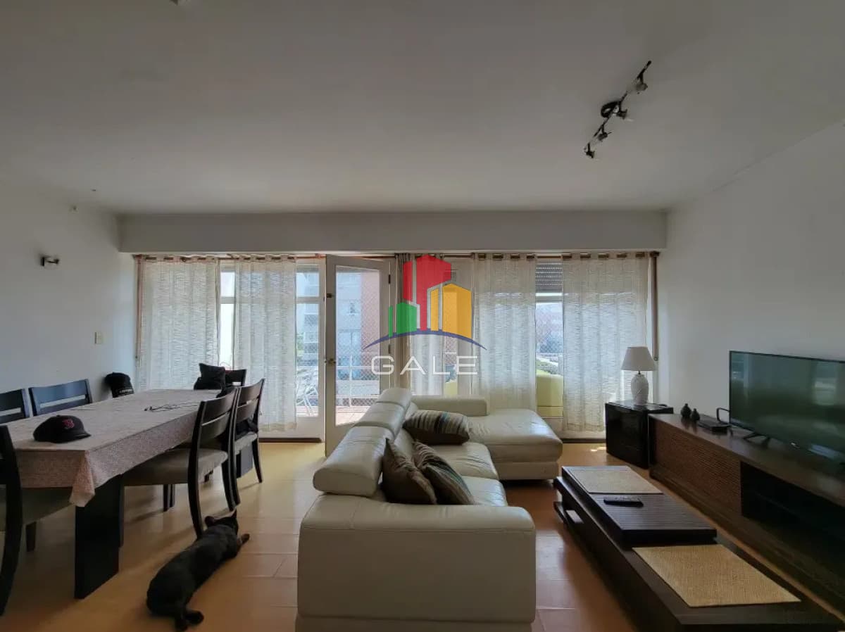 Gale Propiedades & Escribanía Apartamento ID.4909 - Apartamento en venta - primera linea mansa