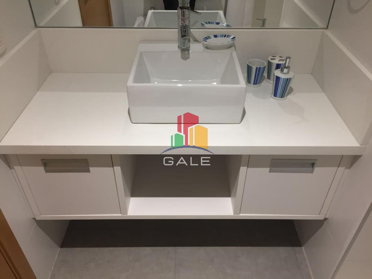Gale Propiedades & Escribanía Apartamento ID.3101 - Amplio monoambiente, con garaje y cochera en Punta del Este