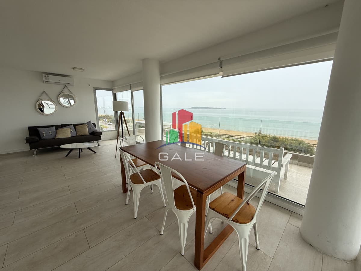 Gale Propiedades & Escribanía Apartamento ID.3438 - Venta y alquiler anual o invernal de apartamento 2 dormitorios frente al mar en playa mansa
