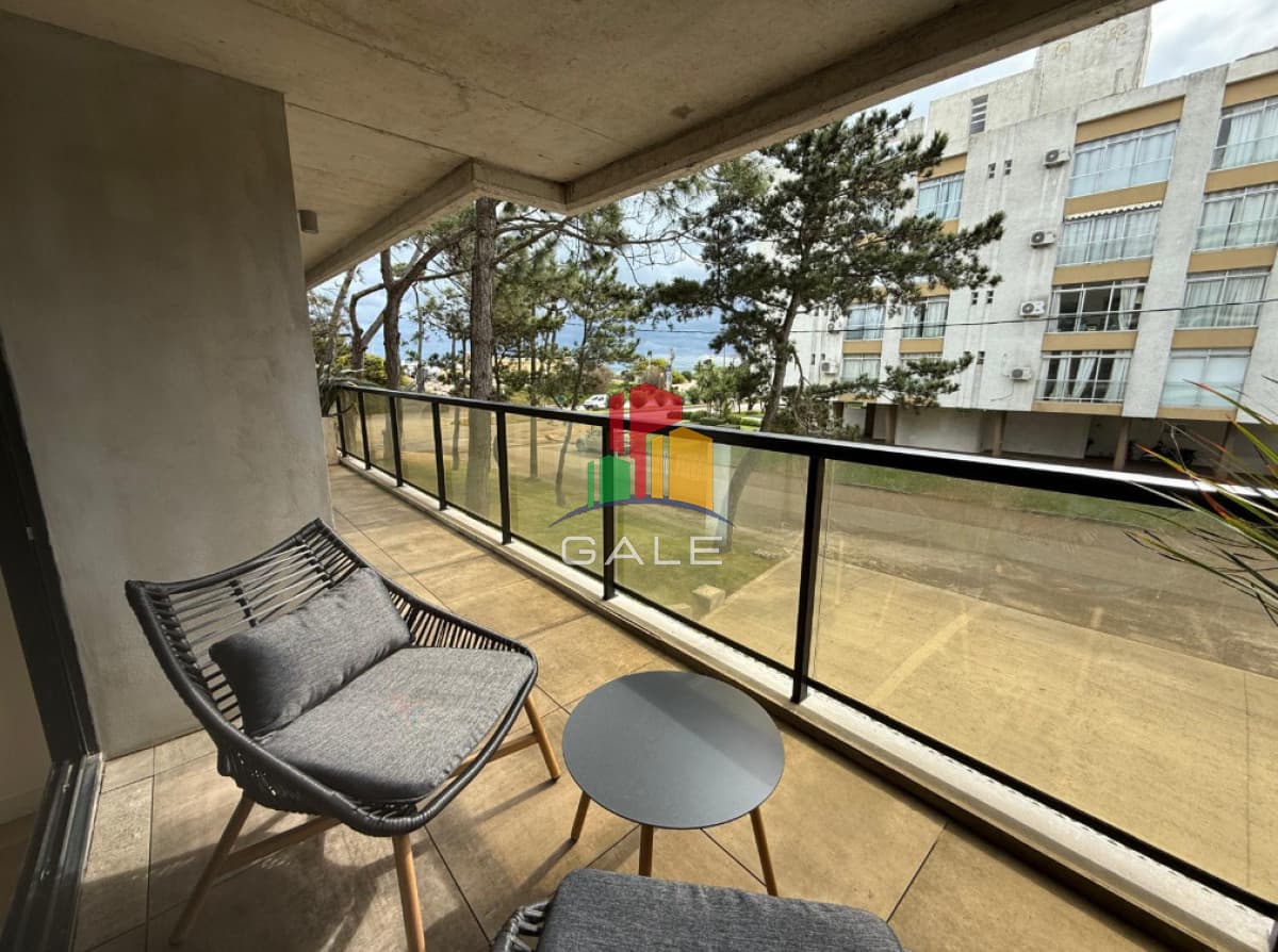 Gale Propiedades & Escribanía Apartamento ID.5085 - Apartamento frente al mar en Punta del Este