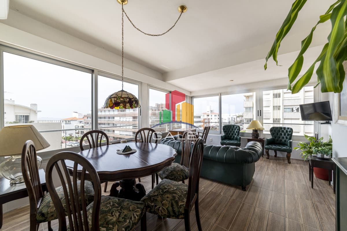 Gale Propiedades & Escribanía Apartamento ID.2862 - Hermoso Y Amplio Apartamento en Punta Del Este