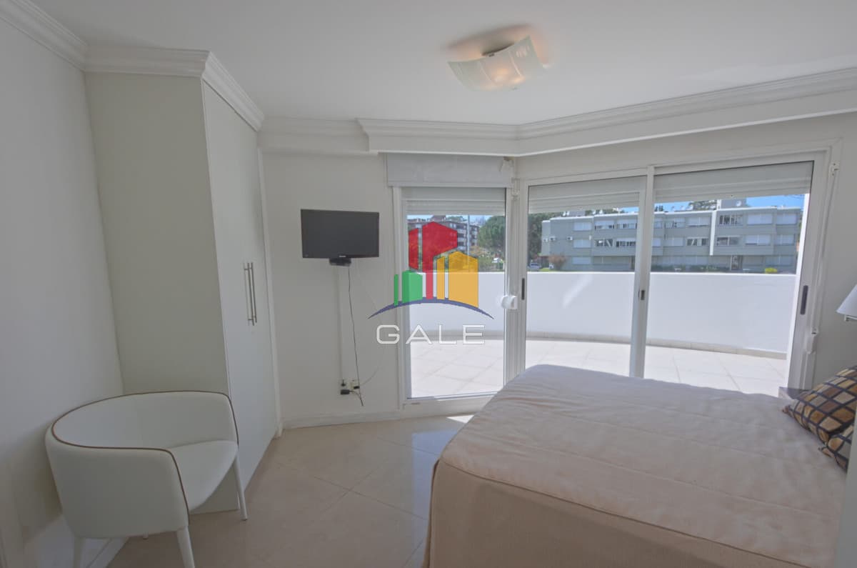 Gale Propiedades & Escribanía Apartamento ID.4744 - Apartamento en venta 3 dormitorios con parrillero Playa Mansa
