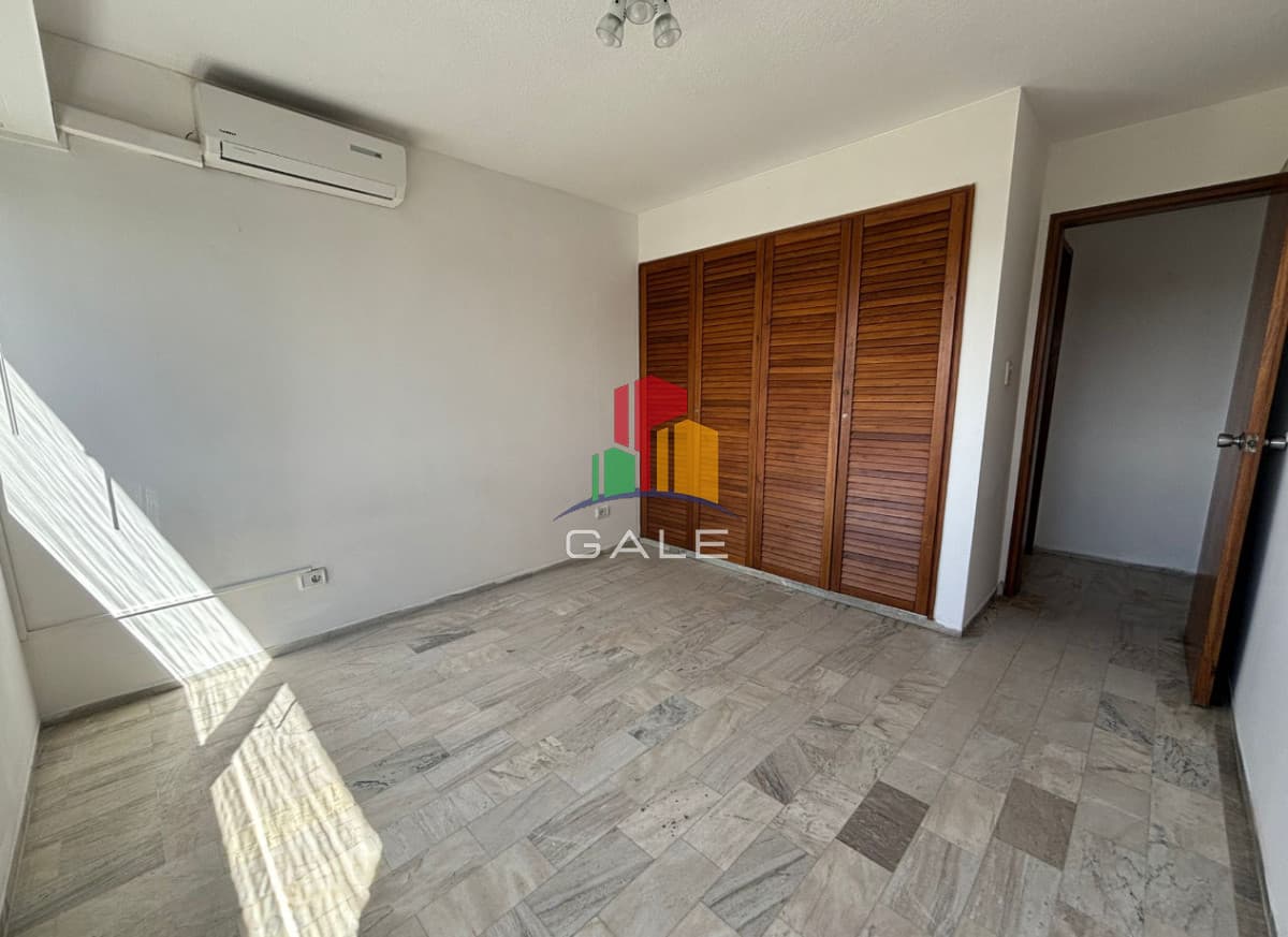 Gale Propiedades & Escribanía Apartamento ID.2285 - OPORTUNIDAD, BAJO DE PRECIO! Hermoso Y Amplio Apartamento en Punta Del Este