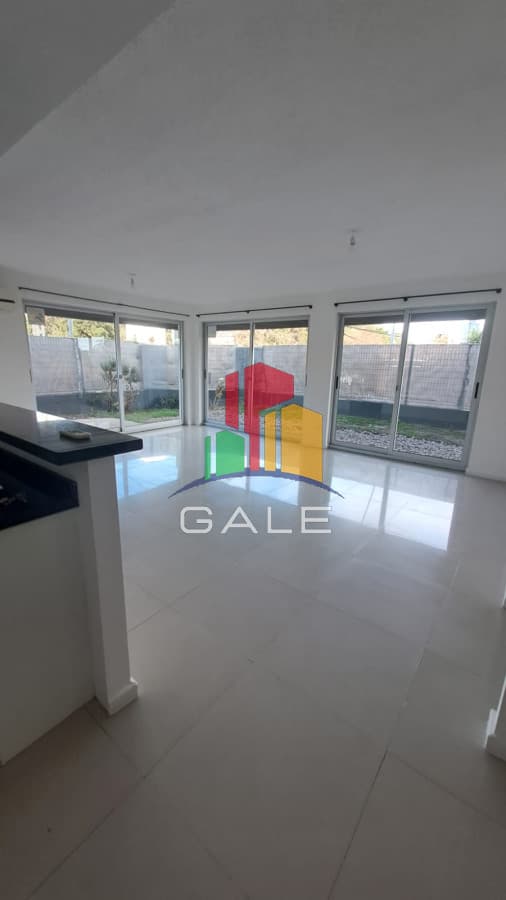 Gale Propiedades & Escribanía Apartamento ID.2964 - Apartamento con patio en Centro de Maldonado