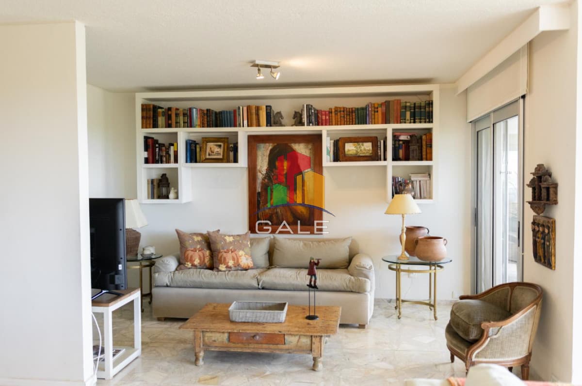 Gale Propiedades & Escribanía Apartamento ID.2910 - Hermoso y amplio apartamento frente al mar