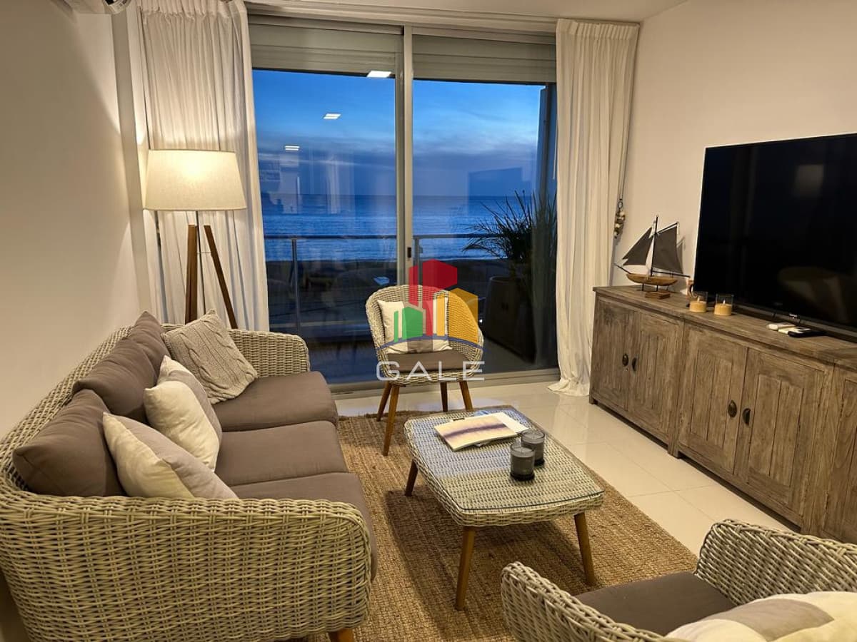 Apartamento alquiler anual frente al mar  -