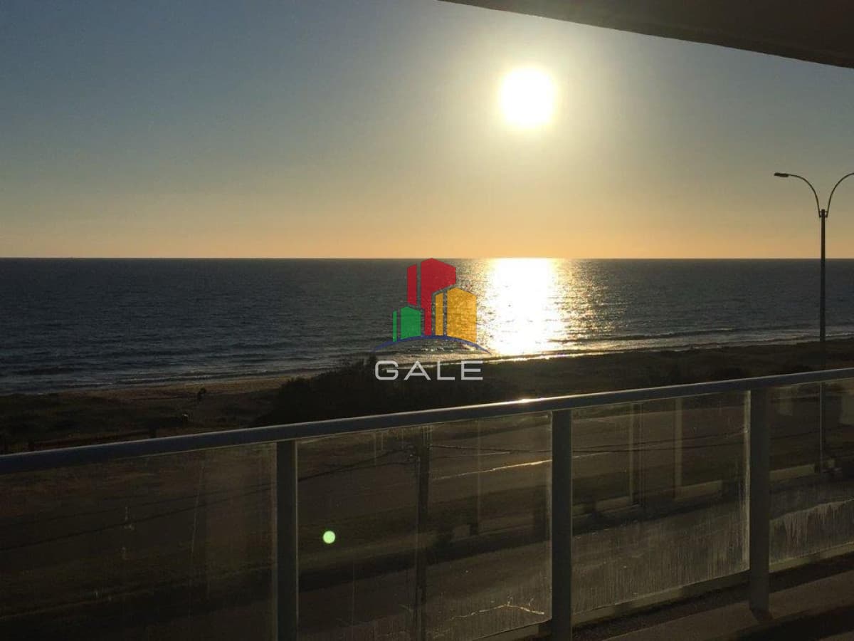 Apartamento alquiler anual frente al mar  -