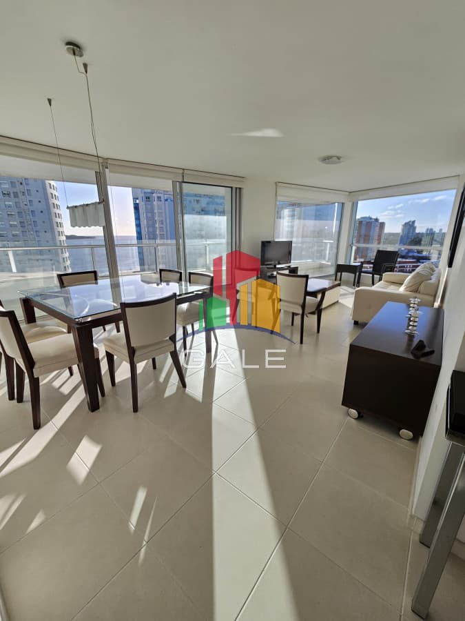 Gale Propiedades & Escribanía Apartamento ID.2698 - Hermoso Y Amplio Apartamento en Punta Del Este