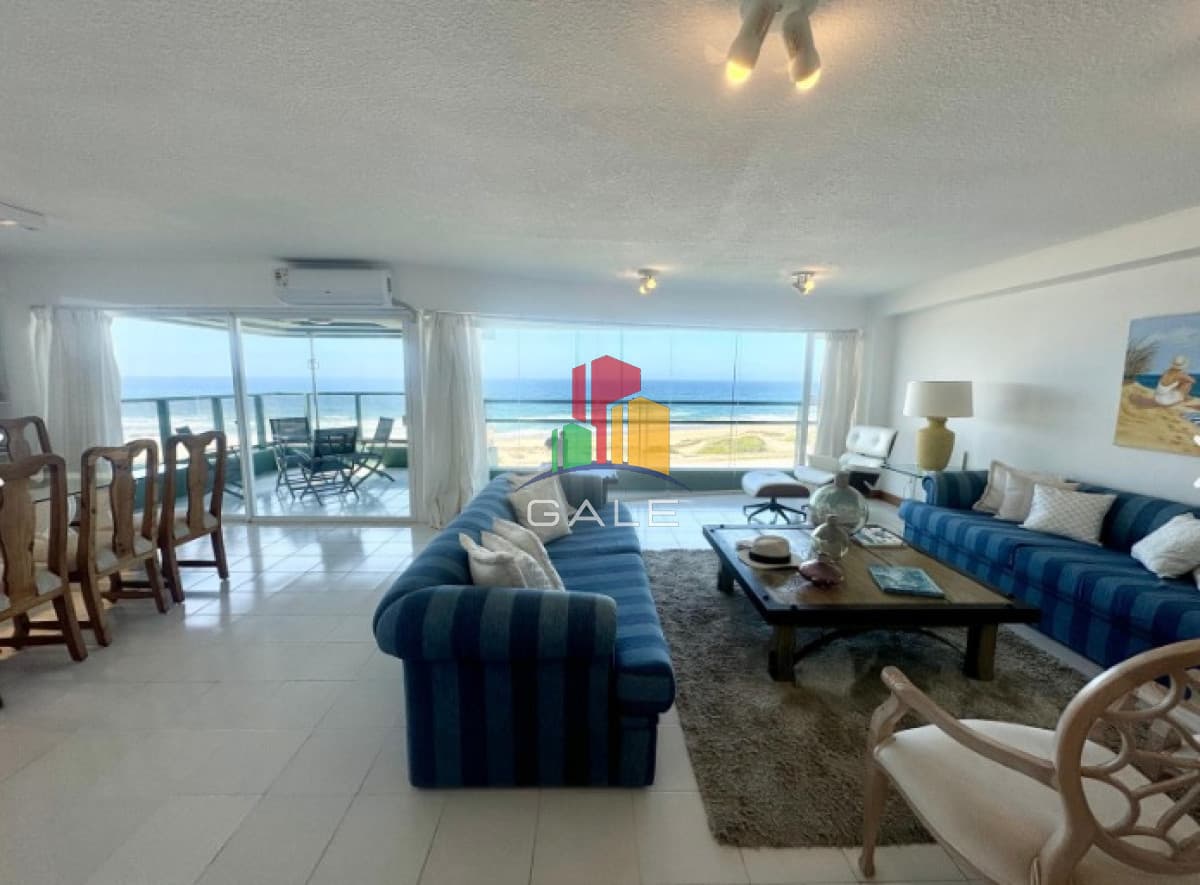 Gale Propiedades & Escribanía Apartamento ID.2942 - Venta Edificio Martinique 3 dormitorios en suite y servicio frente al mar