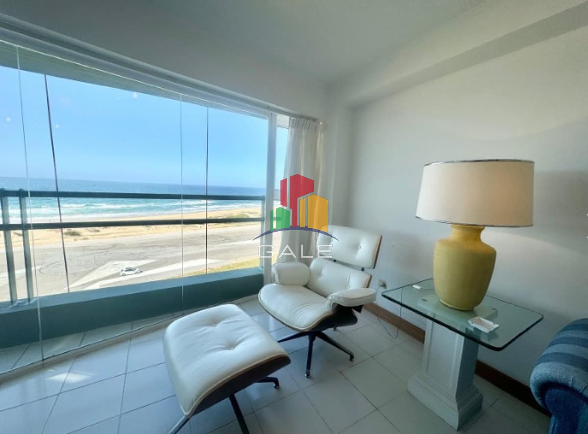 Gale Propiedades & Escribanía Apartamento ID.2942 - Venta Edificio Martinique 3 dormitorios en suite y servicio frente al mar