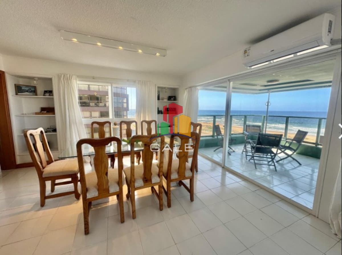 Gale Propiedades & Escribanía Apartamento ID.2942 - Venta Edificio Martinique 3 dormitorios en suite y servicio frente al mar