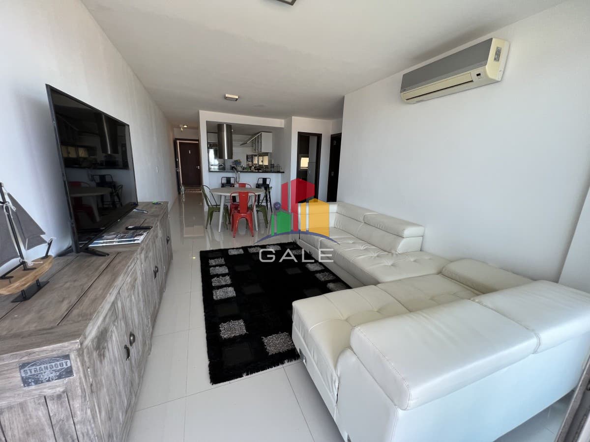 Gale Propiedades & Escribanía Apartamento ID.2146 - Venta y alquiler anual - apartamento 2 dormitorios en primera linea frente al mar Playa Mansa Punta del Este