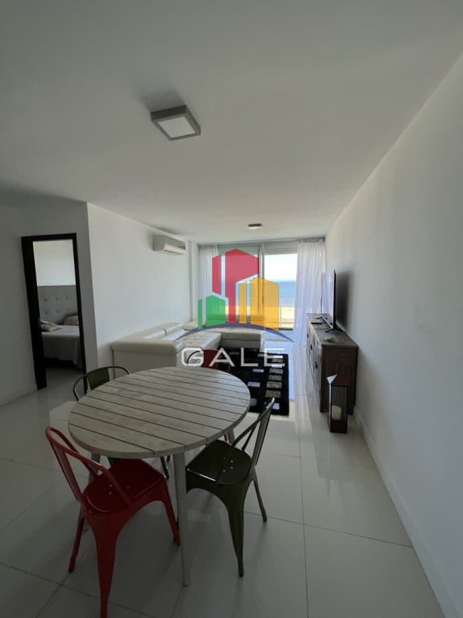 Gale Propiedades & Escribanía Apartamento ID.2146 - Venta y alquiler anual - apartamento 2 dormitorios en primera linea frente al mar Playa Mansa Punta del Este