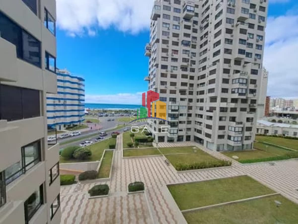 Gale Propiedades & Escribanía Apartamento ID.2519 - Frente al Mar hermoso apartamento 3 dormitorios y garaje