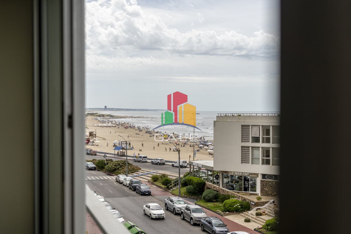 Gale Propiedades & Escribanía Apartamento ID.2862 - Hermoso Y Amplio Apartamento en Punta Del Este