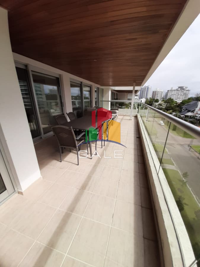 Gale Propiedades & Escribanía Apartamento ID.119 - Hermoso Y Amplio Apartamento en Punta Del Este
