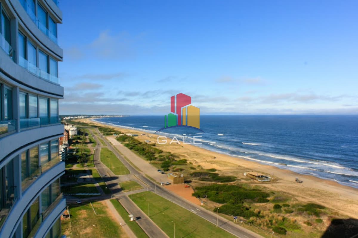 Playa Brava, primera linea.   -