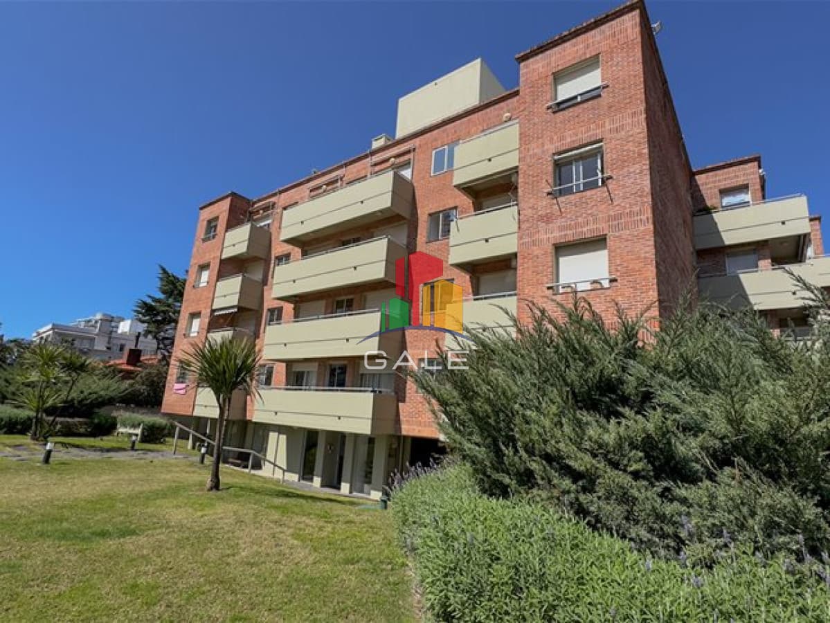 Gale Propiedades & Escribanía Apartamento ID.3049 - Hermoso Y Amplio Apartamento en Punta Del Este
