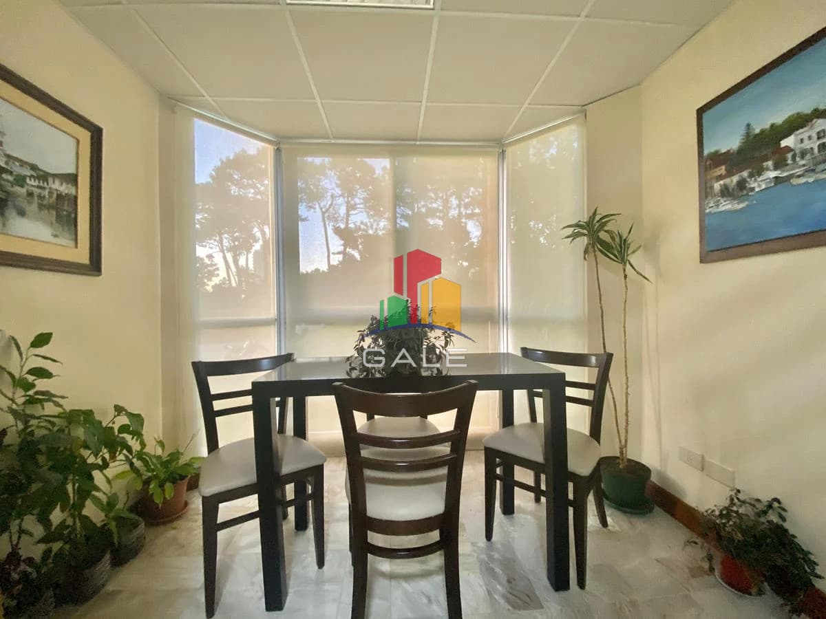 Apartamento cómodo, amplio y luminoso, muy bien ubicado, cerca del shopping.  -