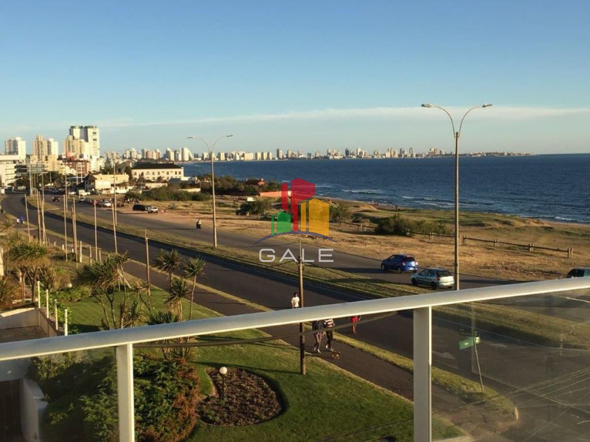 Apartamento alquiler anual frente al mar  -