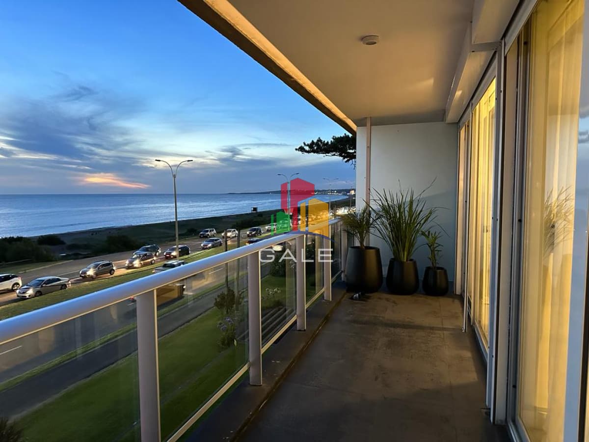 Apartamento alquiler anual frente al mar  -