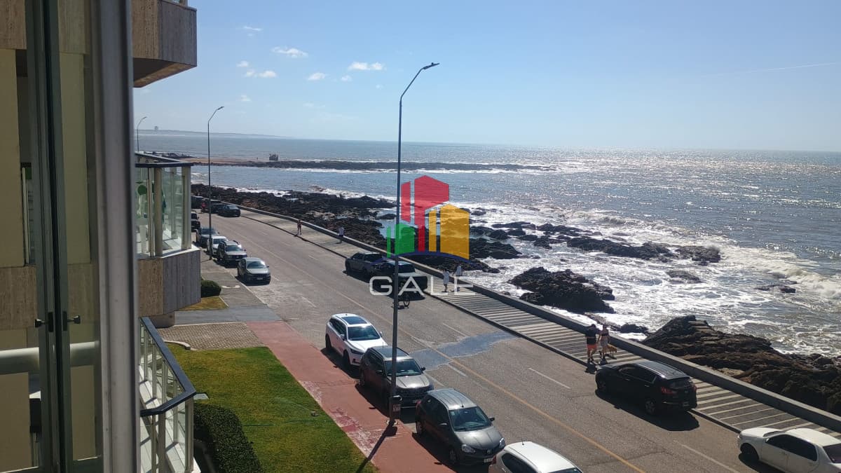 Gale Propiedades & Escribanía Apartamento ID.3903 - Apartamento en venta, frente al mar, peninsula - 3 dormitorios