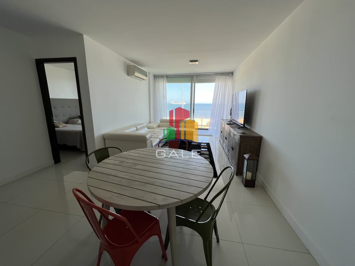 Gale Propiedades & Escribanía Apartamento ID.2146 - Venta y alquiler anual - apartamento 2 dormitorios en primera linea frente al mar Playa Mansa Punta del Este
