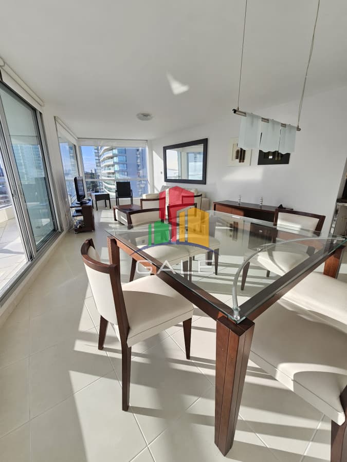 Gale Propiedades & Escribanía Apartamento ID.2698 - Hermoso Y Amplio Apartamento en Punta Del Este