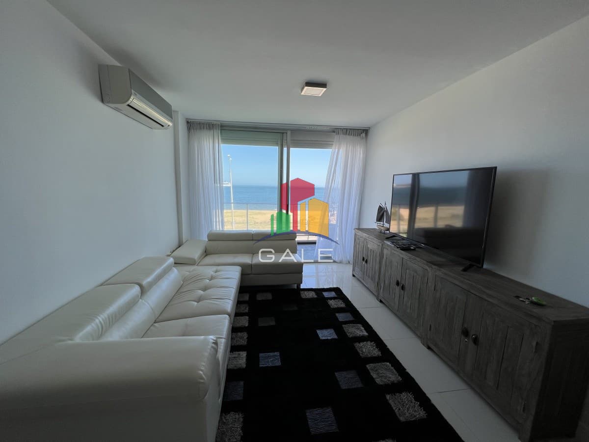 Gale Propiedades & Escribanía Apartamento ID.2146 - Venta y alquiler anual - apartamento 2 dormitorios en primera linea frente al mar Playa Mansa Punta del Este