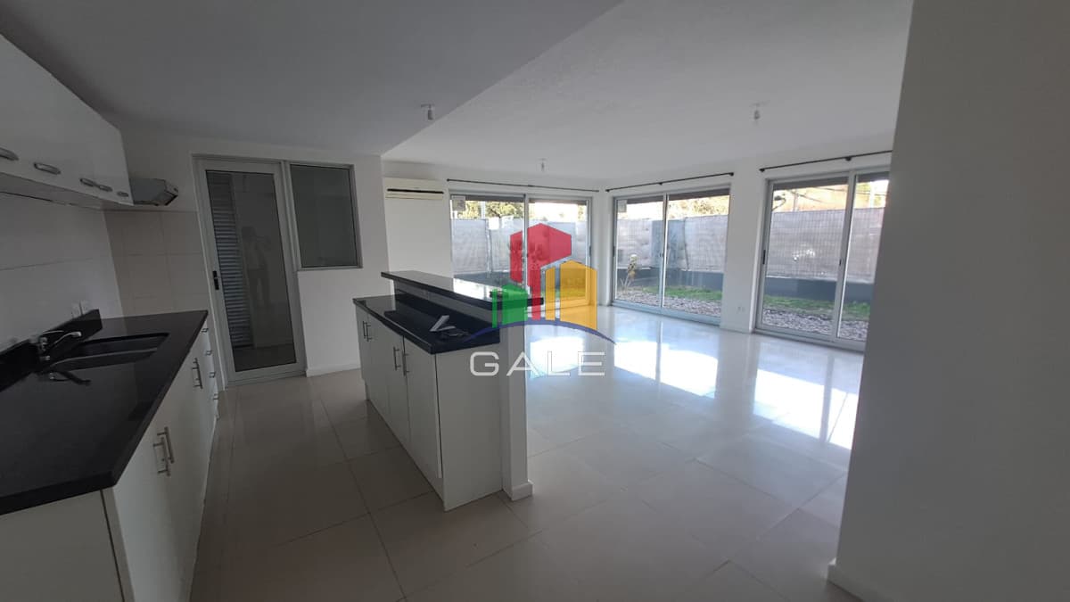 Gale Propiedades & Escribanía Apartamento ID.2964 - Apartamento con patio en Centro de Maldonado