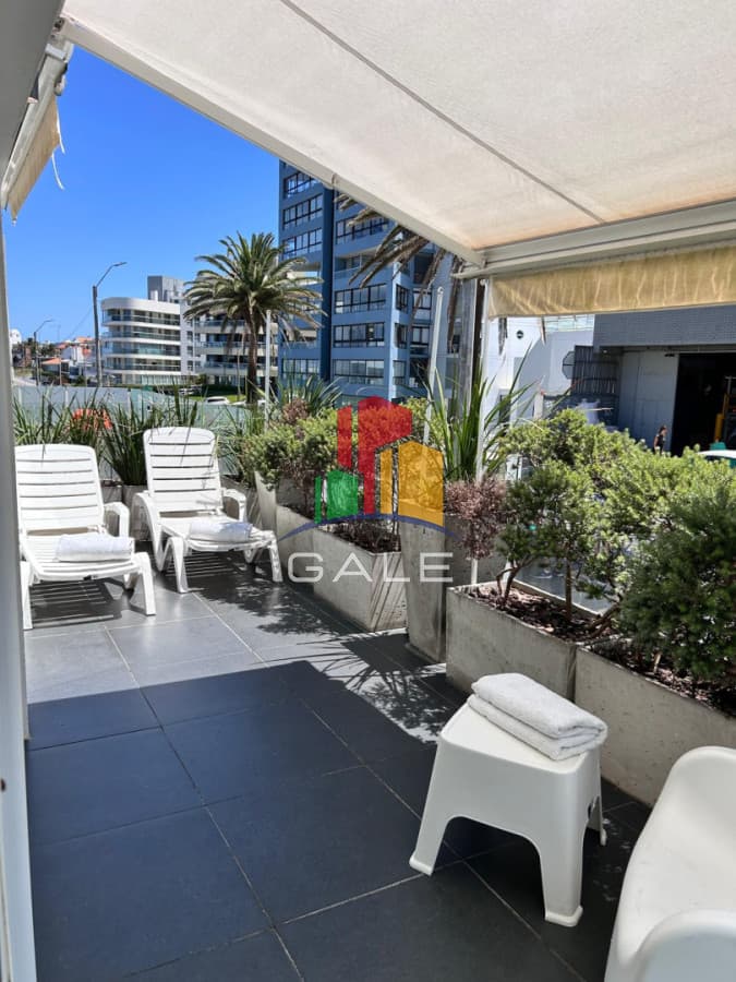 Gale Propiedades & Escribanía Apartamento ID.3106 - Hermoso apartamento frente al mar a 200 metros del puerto