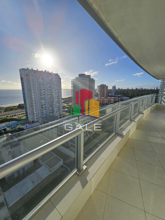Gale Propiedades & Escribanía Apartamento ID.2698 - Hermoso Y Amplio Apartamento en Punta Del Este
