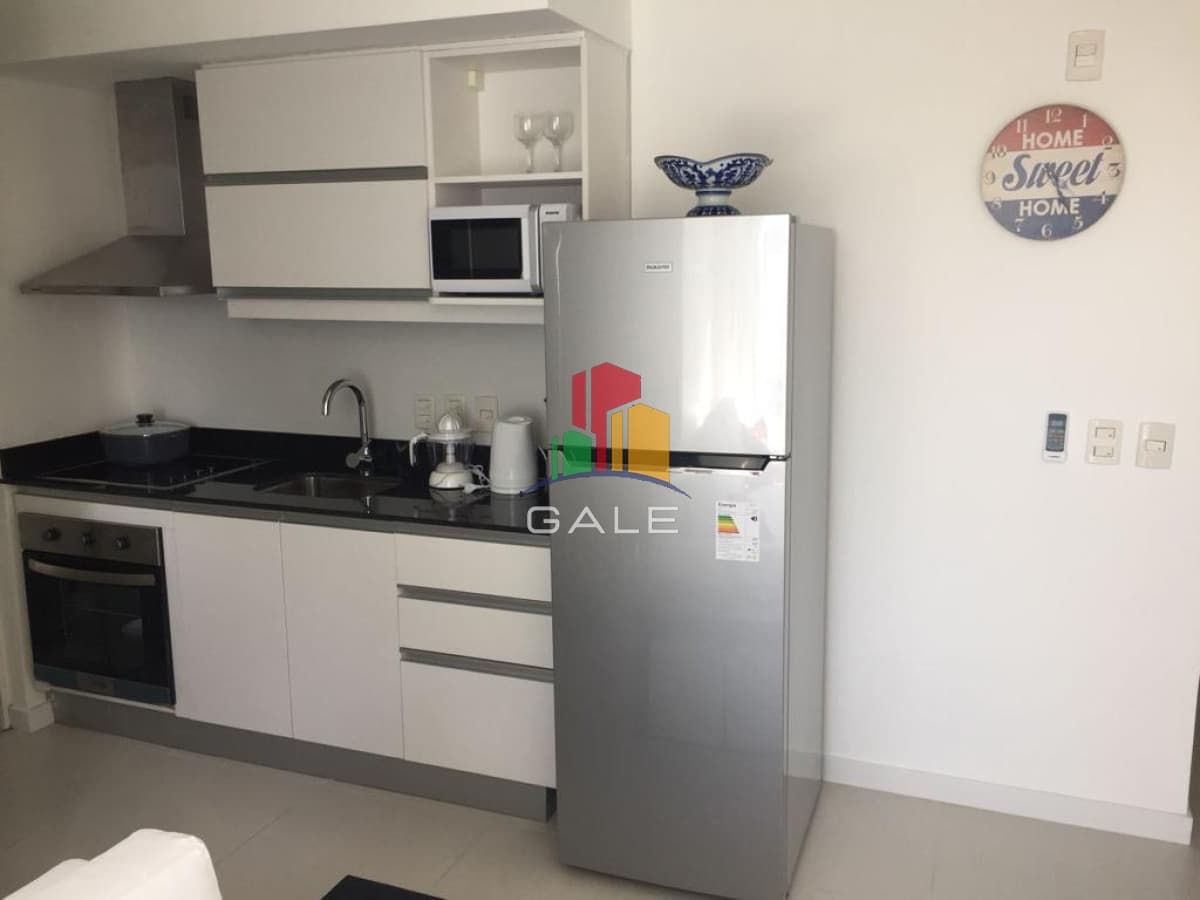 Gale Propiedades & Escribanía Apartamento ID.3101 - Amplio monoambiente, con garaje y cochera en Punta del Este