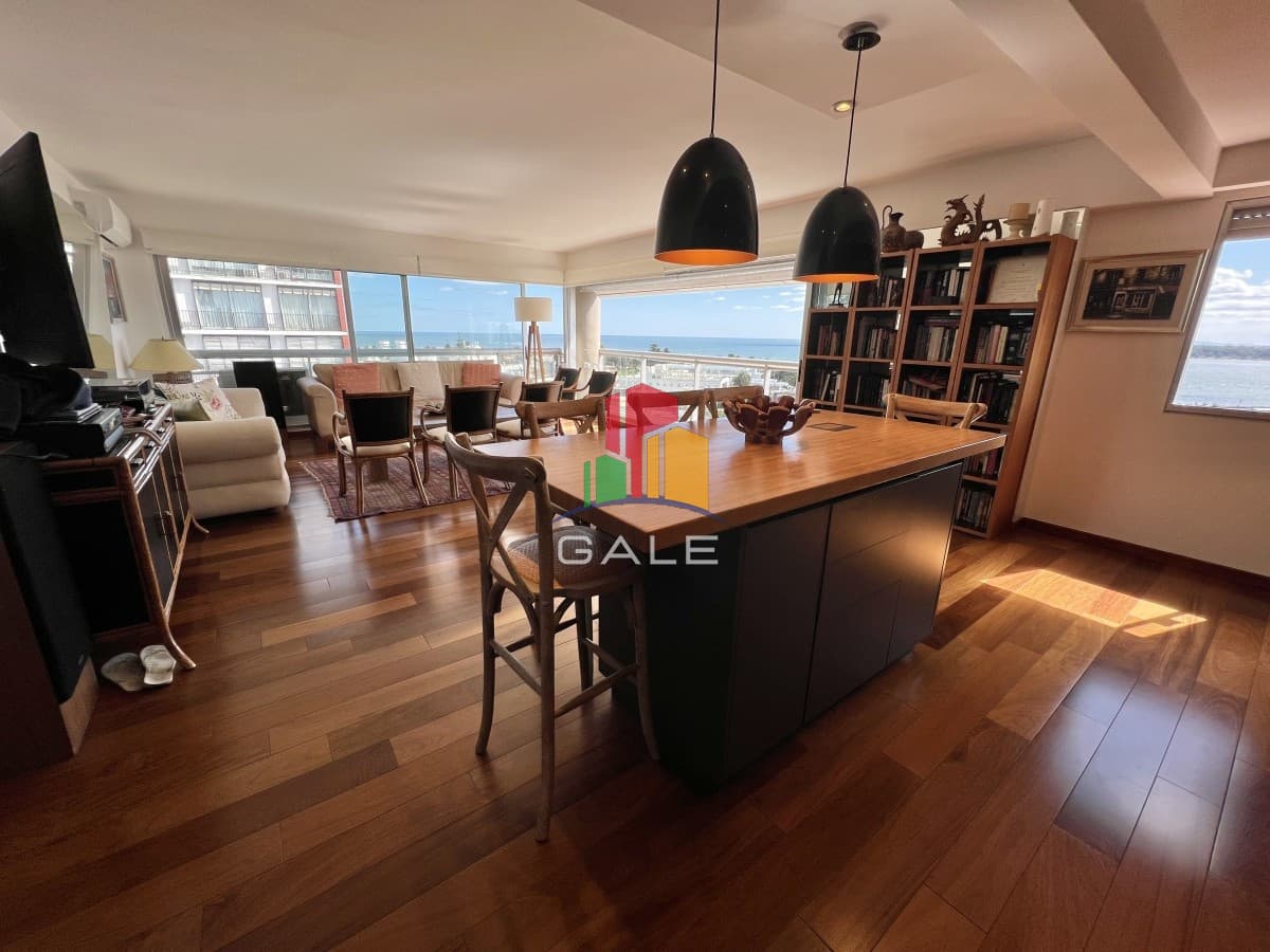 EN ALQUILER APARTAMENTO PENINSULA 3 DORMITORIOS CON EXCEPCIONAL VISTA AL PUERTO  -