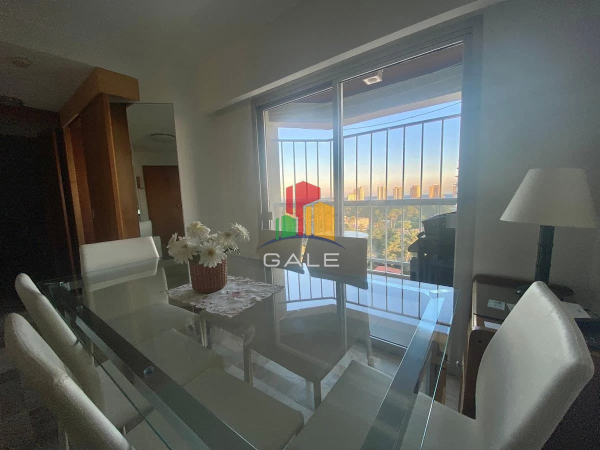 Apartamento cómodo, amplio y luminoso, muy bien ubicado, cerca del shopping.  -