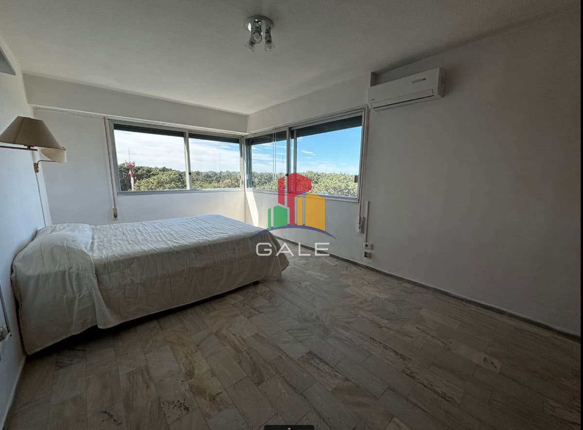 Gale Propiedades & Escribanía Apartamento ID.2285 - OPORTUNIDAD, BAJO DE PRECIO! Hermoso Y Amplio Apartamento en Punta Del Este