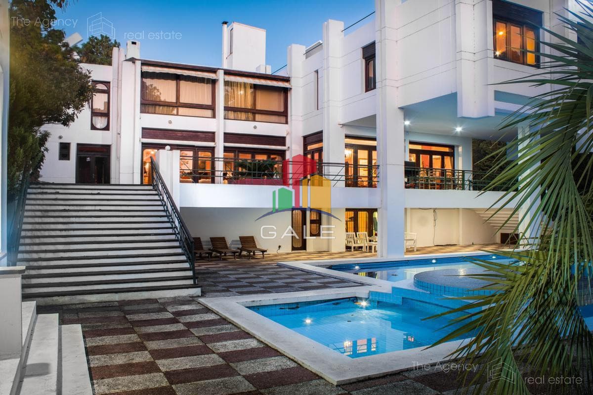 Gale Propiedades & Escribanía Casa ID.3303 - Increible Mansión en Club del Lago
