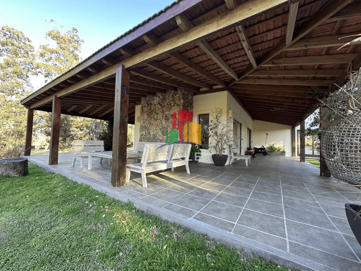 Gale Propiedades & Escribanía Casa ID.3103 - Venta casa en barrio semi cerrado Las Silvias, Punta Ballena