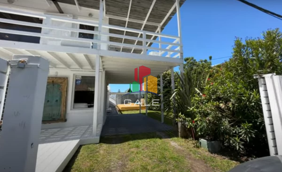 Hermosa casa a pasos del mar   -