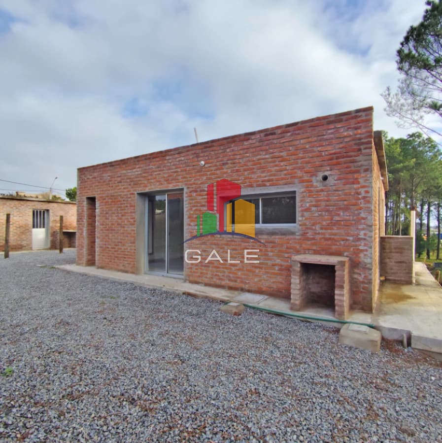 Gale Propiedades & Escribanía Casa ID.4571 - 2 Dormitorios Listos: Calidad y Acepta Banco