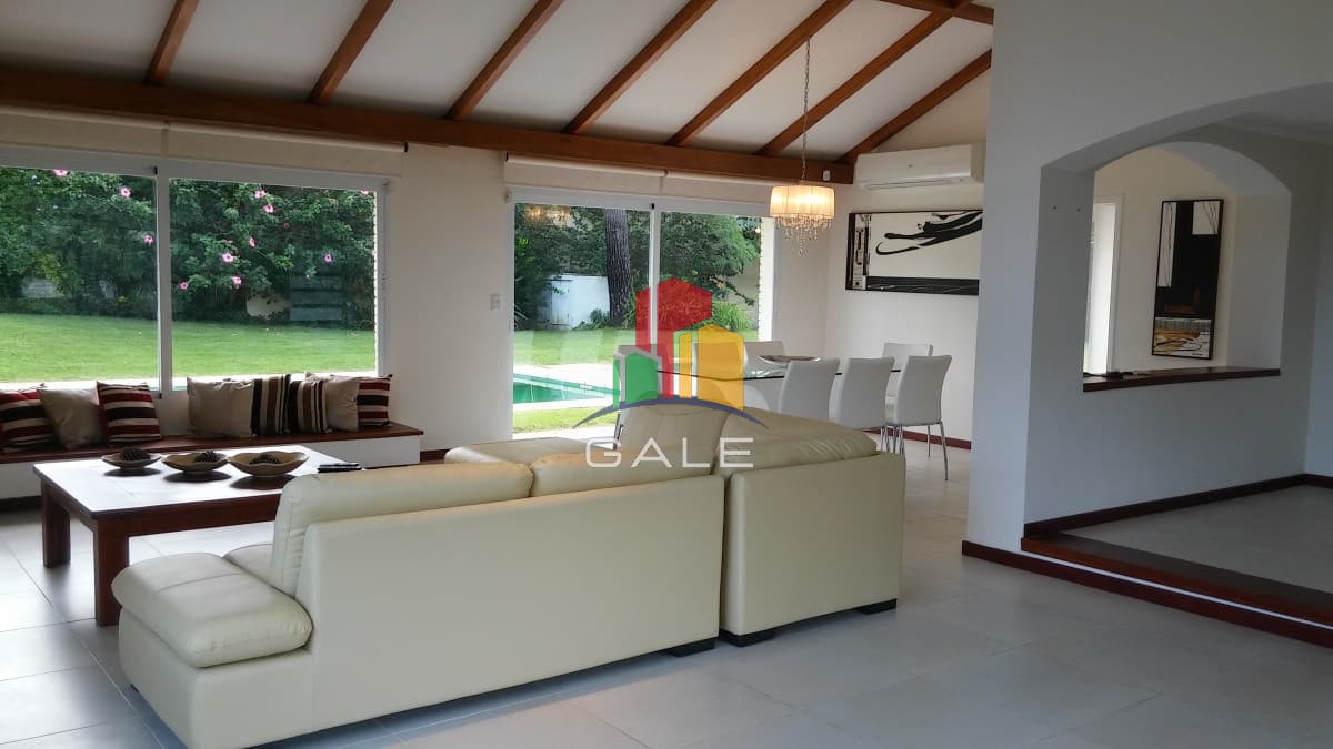 Gale Propiedades & Escribanía Casa ID.3290 - Hermosa casa en venta en la zona de la Mansa.