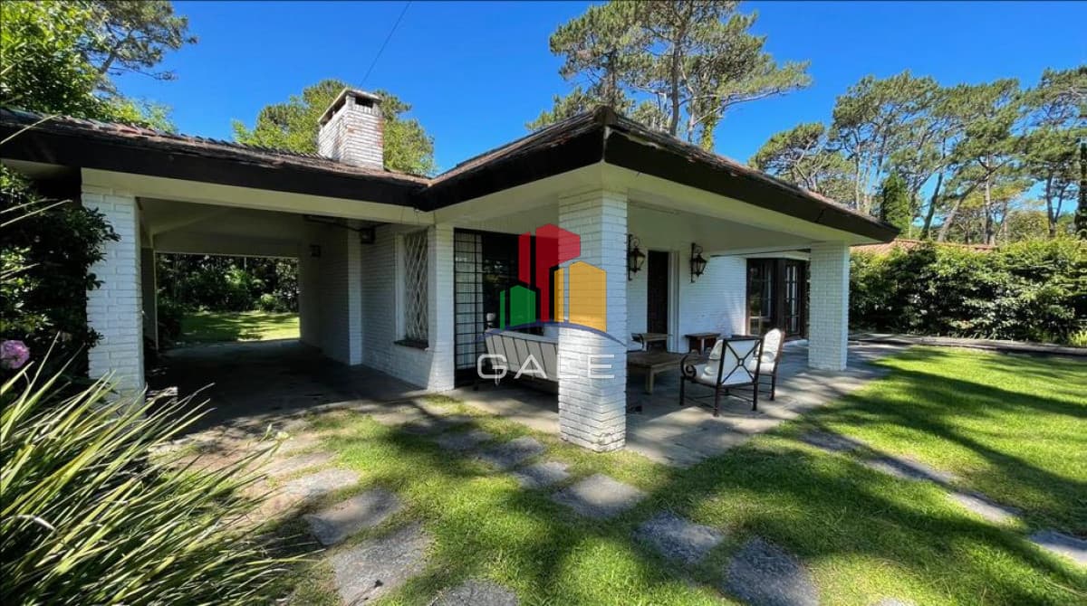 Hermosa y amplia casa en Mansa  -