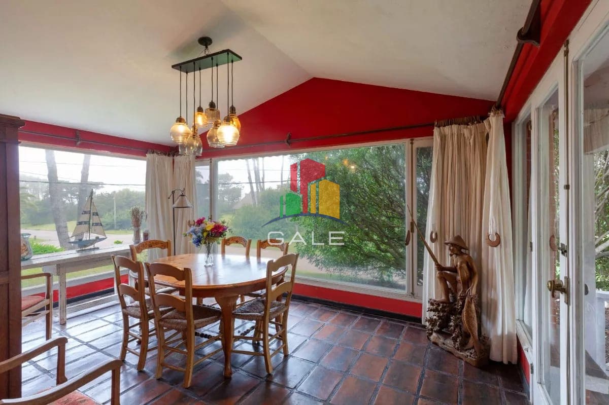 Hermosa casa en Alquiler anual en San Fernando con vista parcial del mar  -