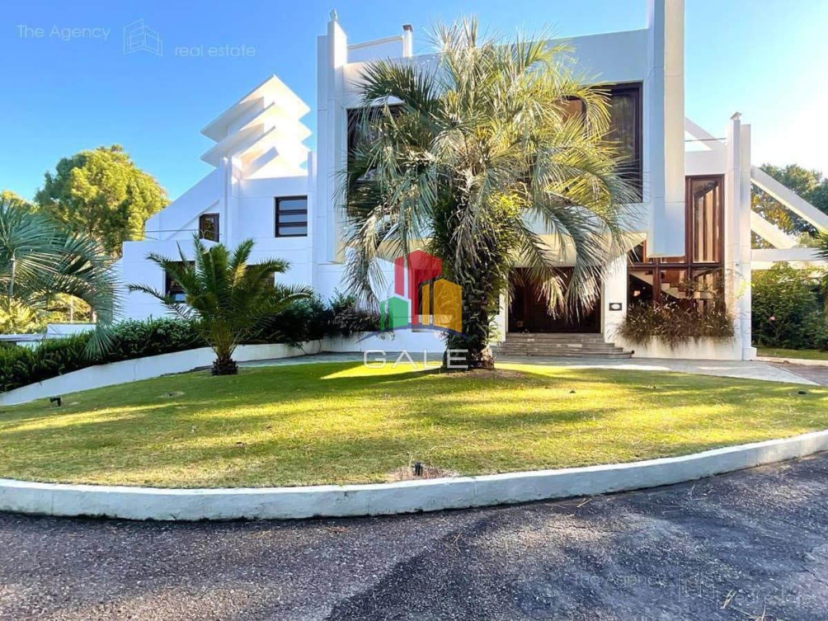 Gale Propiedades & Escribanía Casa ID.3303 - Increible Mansión en Club del Lago