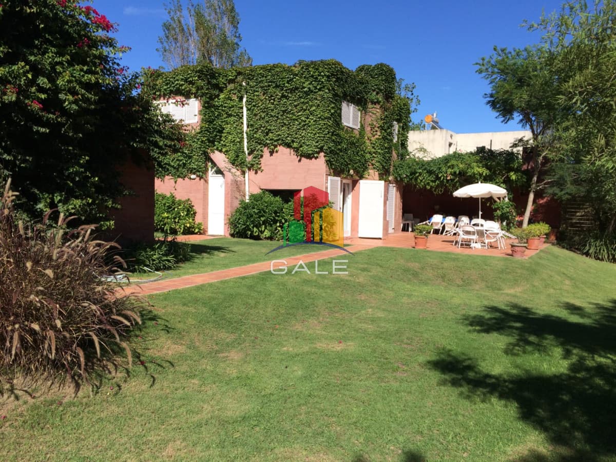 Gale Propiedades & Escribanía Casa ID.1997 - Hermosa casa en alquiler en la barrra