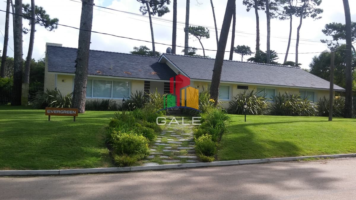 Gale Propiedades & Escribanía Casa ID.3290 - Hermosa casa en venta en la zona de la Mansa.